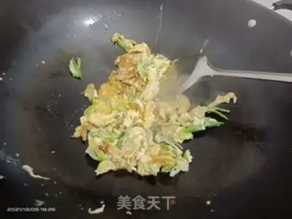 Make Onion fried eggs step 3