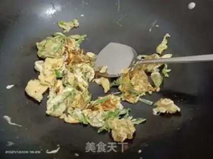 Make Onion fried eggs step 4