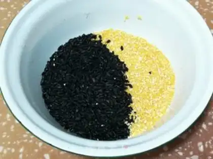 Make Black rice congee step 1