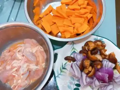 Make Pumpkin chicken-leg rice step 0