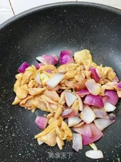 Make Pumpkin chicken-leg rice step 2