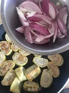 Make Squirty omelet onions step 4