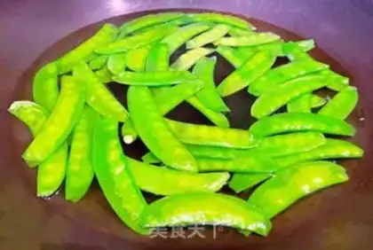 Make Dutch beans, wooden carrot shrimp step 1