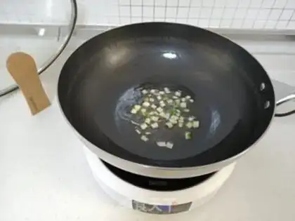 Make Pineapple rice step 1