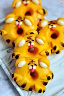 Make Tiger donut buns step 18