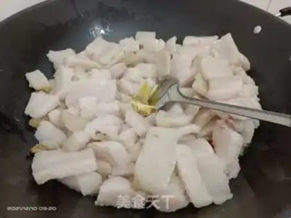 Make Piggy oil step 1
