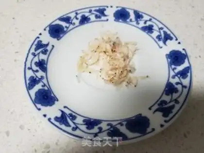 Make Sausage shrimp noodles step 1