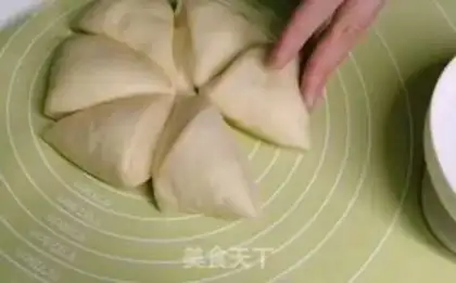 Make Breakfast bread and cream rolls step 5
