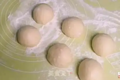 Make Breakfast bread and cream rolls step 6