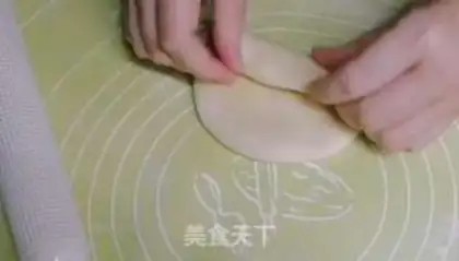 Make Breakfast bread and cream rolls step 7