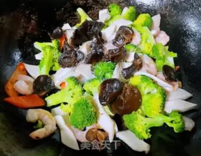 Make Orchid almonds, mushrooms, lumber shrimp step 8
