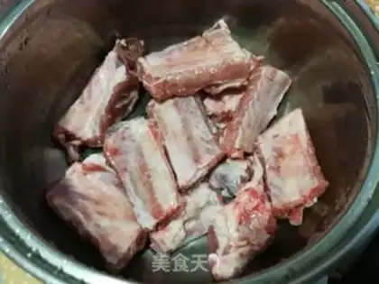 Make A pot of stew for the ribs step 0