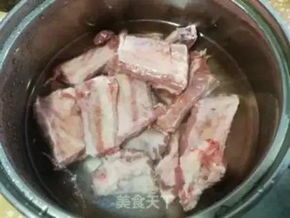 Make A pot of stew for the ribs step 1