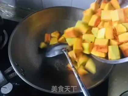 Make Pumpkin soup noodles step 3