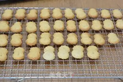 Make Yogurt almonds step 11