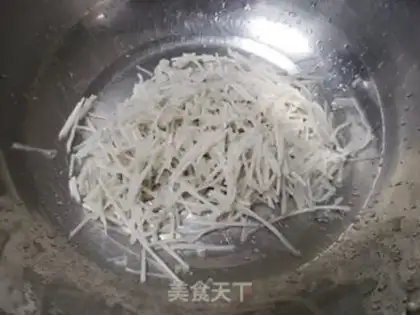Make Powdered pork puffy buns step 1