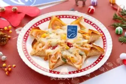 Make Seafood Christmas pizza step 9
