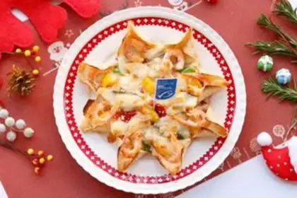 Make Seafood Christmas pizza step 10