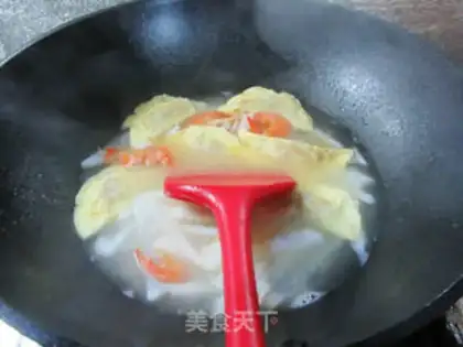 Make Shrimp eggs and radish soup step 9