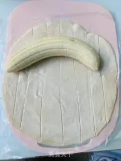 Make Hand-catched banana souffle step 1