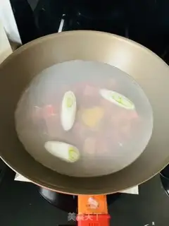 Make Curry beef stew potatoes step 1
