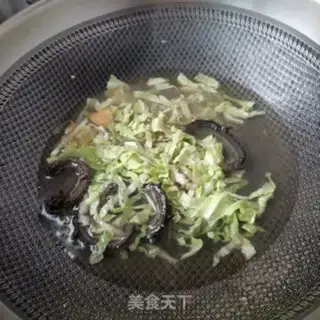 Make Sea cucumber sauerkraut noodles step 6