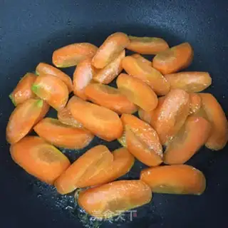 Make Roasted carrots burning cattle step 3