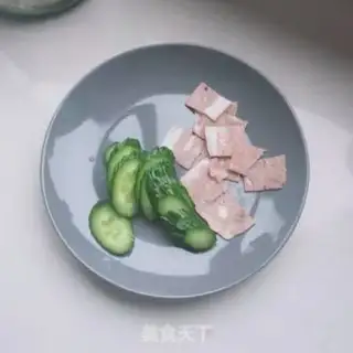 Make Bacon cucumber fried eggs step 0