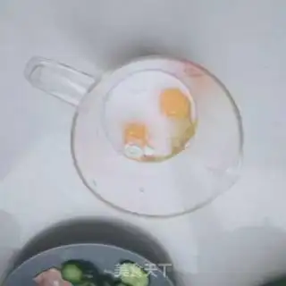 Make Bacon cucumber fried eggs step 2