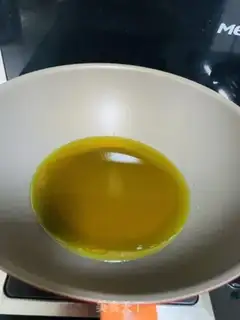 Make Spicy oil step 1