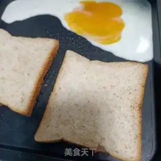 Make Bacon egg sandwich step 3