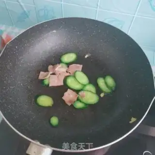 Make Bacon cucumber fried eggs step 6