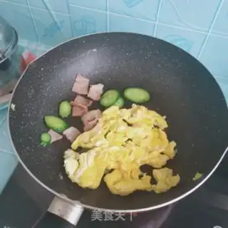 Make Bacon cucumber fried eggs step 7