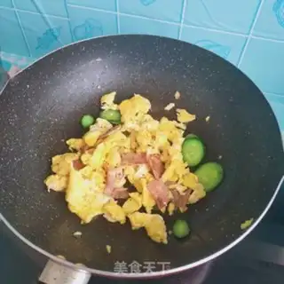 Make Bacon cucumber fried eggs step 8
