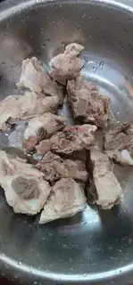 Make Psychic olive pig soup step 1