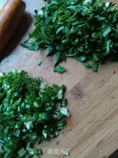 Make Garlic onion fried eggs step 1