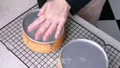Make Red-tree twilight cake step 19