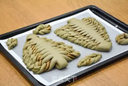 Make Christmas bread step 11