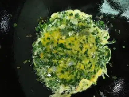 Make Garlic onion fried eggs step 5