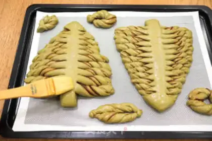 Make Christmas bread step 12