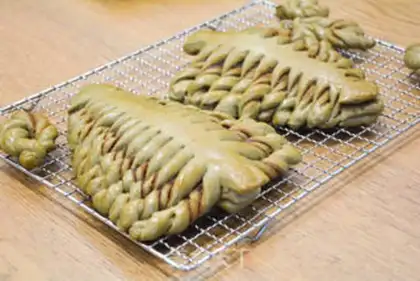 Make Christmas bread step 14