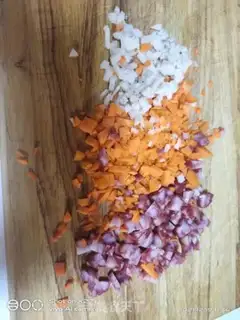 Make Carrot sausage fried rice step 0