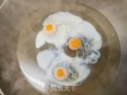 Make Sour soup and eggs step 2