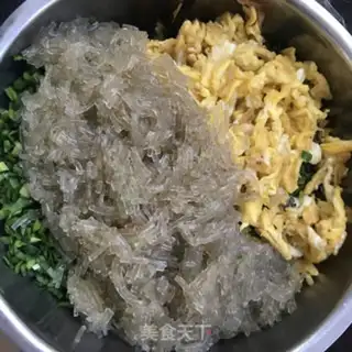 Make Scrambled eggs step 2