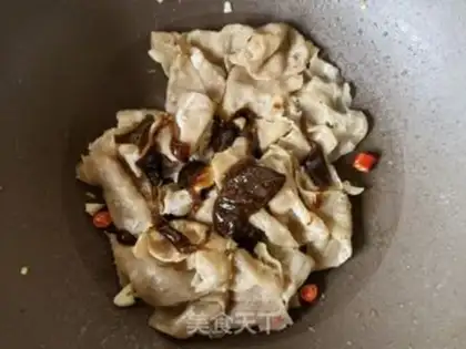 Make Black pepper sauce, beef rolls step 6
