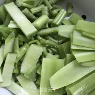Make Spicy dragon bone soup step 5