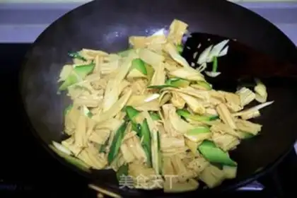 Make The cucumbers are white and fried step 7