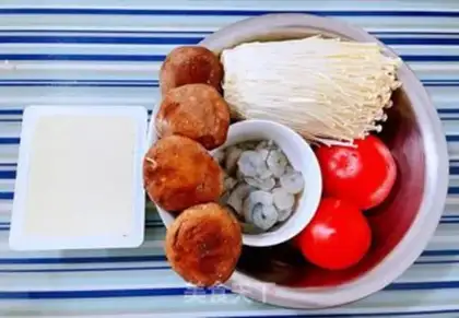 Make Shrimp bean curd, gilder, mushroom soup step 0