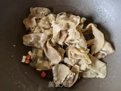 Make "Hand-to-bread black pepper beef." step 5