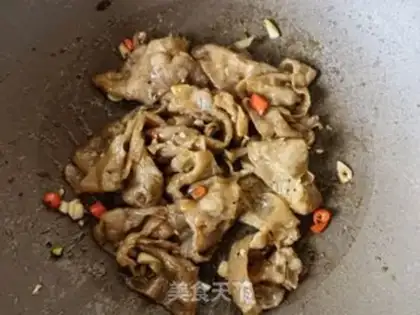 Make "Hand-to-bread black pepper beef." step 7